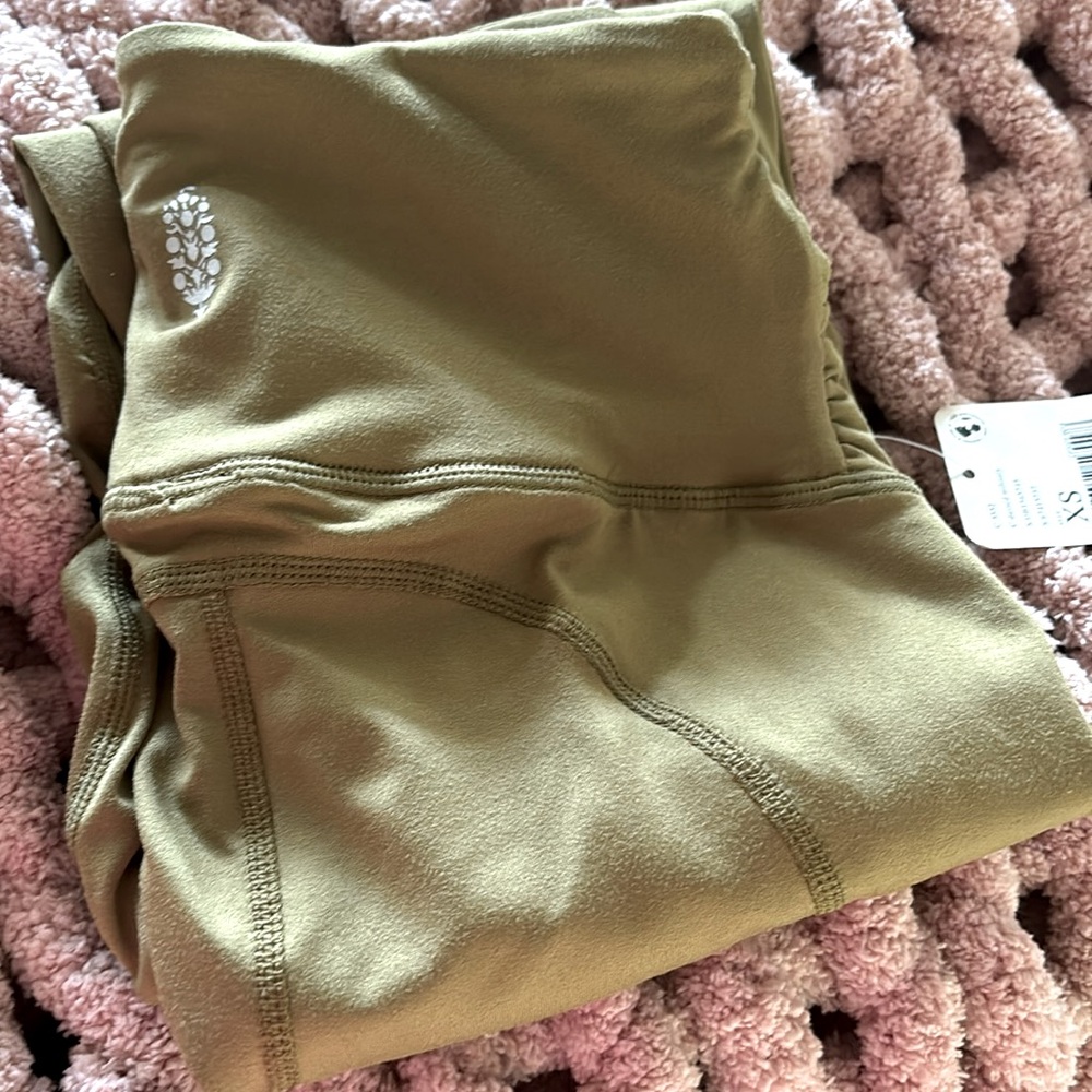 NWT Free people free movement leggings XS Capri length *3